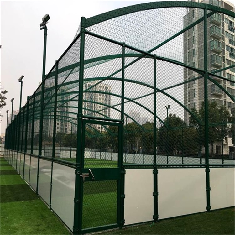 新疆PVC包塑球場圍網(wǎng)