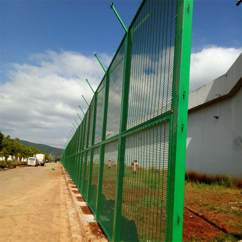 新疆監(jiān)獄圍墻外側(cè)隔離網(wǎng)