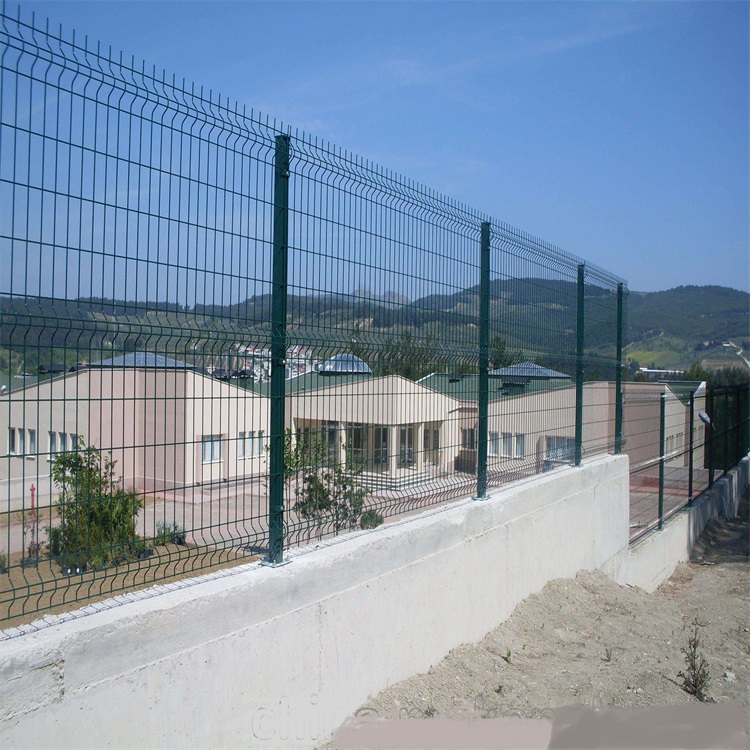 噴塑鐵絲網(wǎng)圍墻護欄
