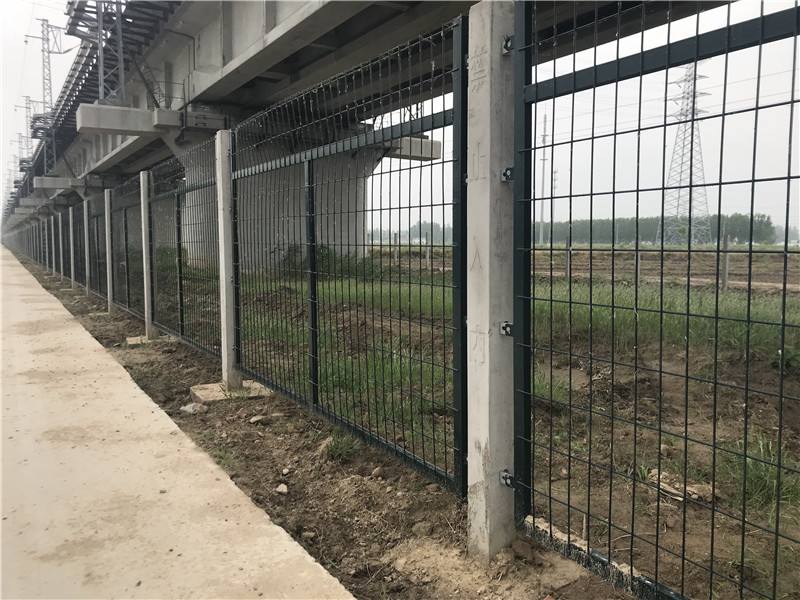 高鐵防護(hù)柵欄規(guī)格型號(hào)概述